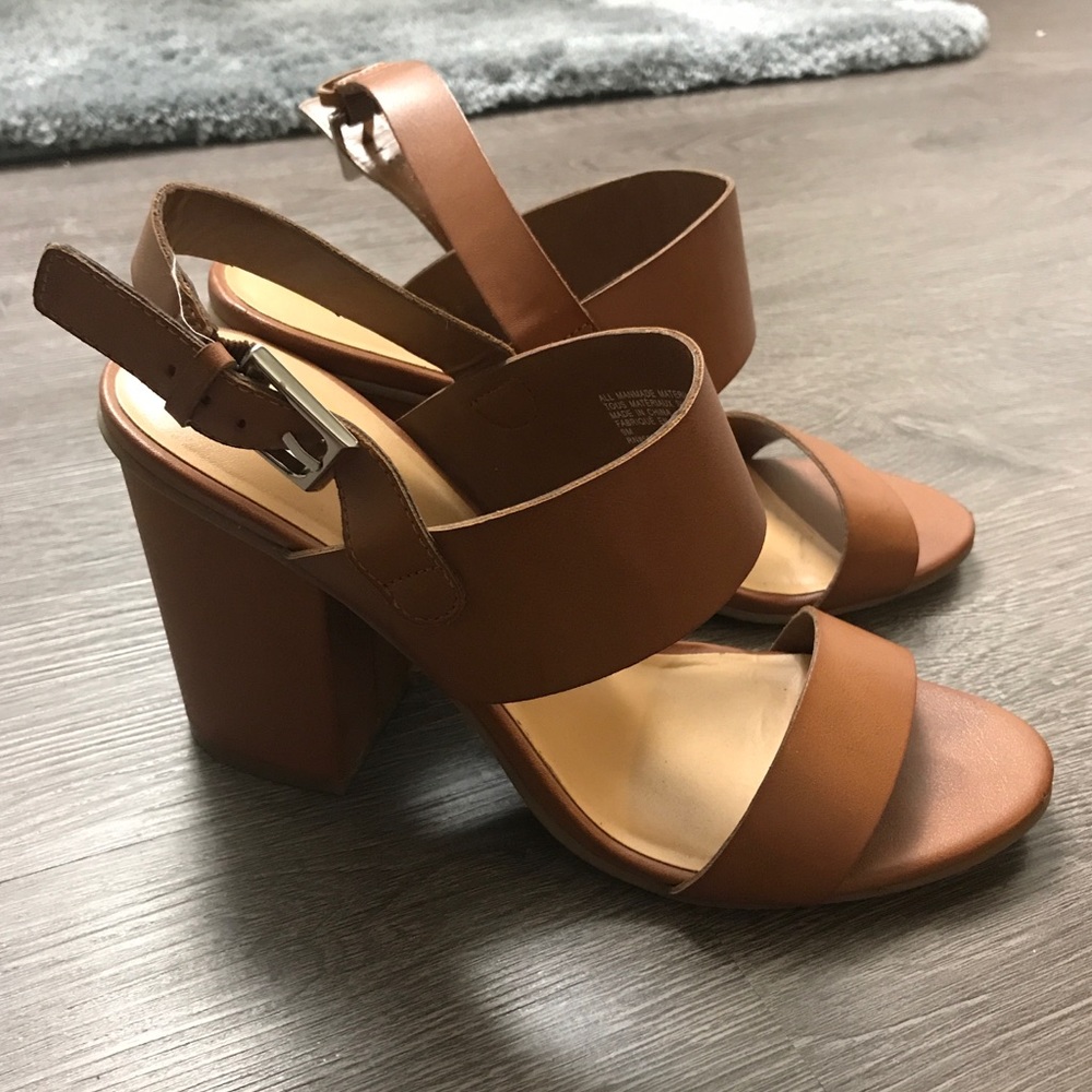 Brown bp block heels